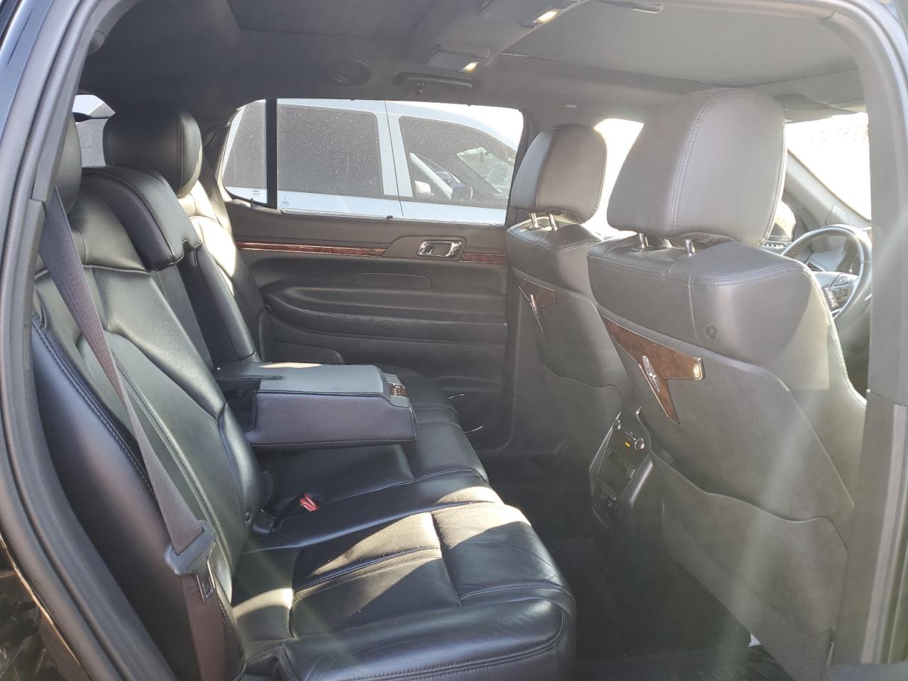 2017 Lincoln MKT - Image 11