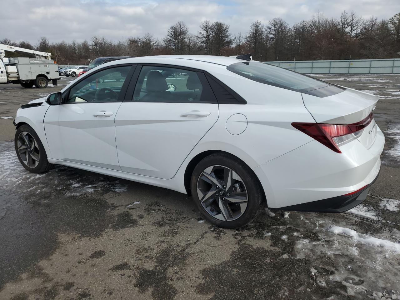 2023 Hyundai Elantra - Image 2