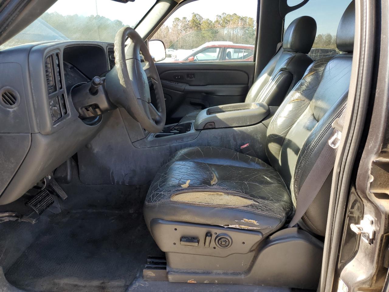 2004 Chevrolet Avalanche - Image 7