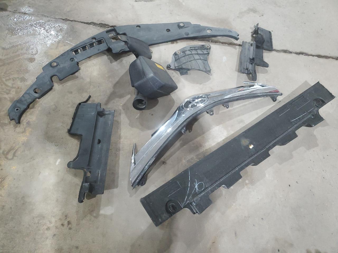 2013 Toyota Camry - Image 12