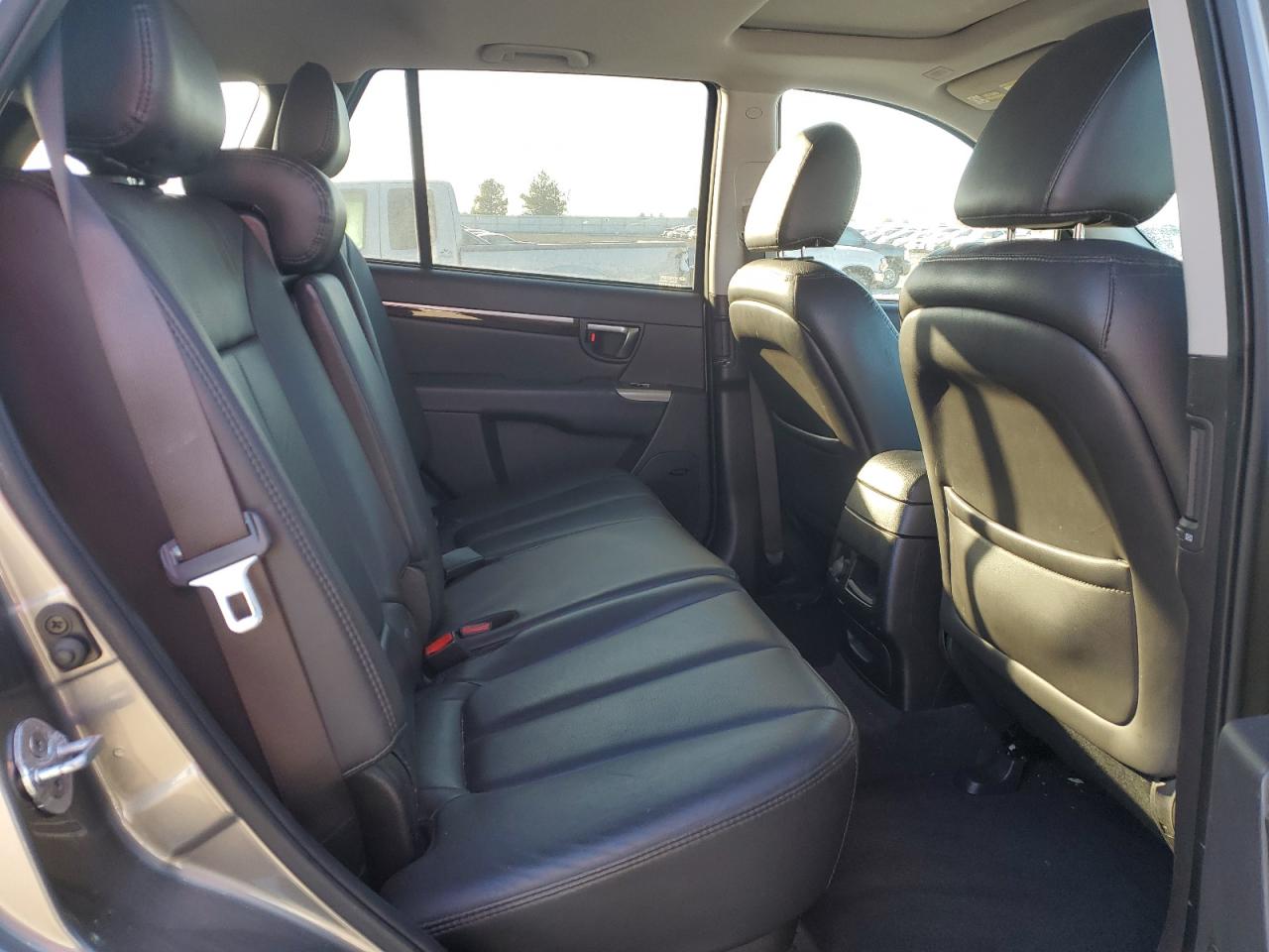 2012 Hyundai Santa Fe - Image 11