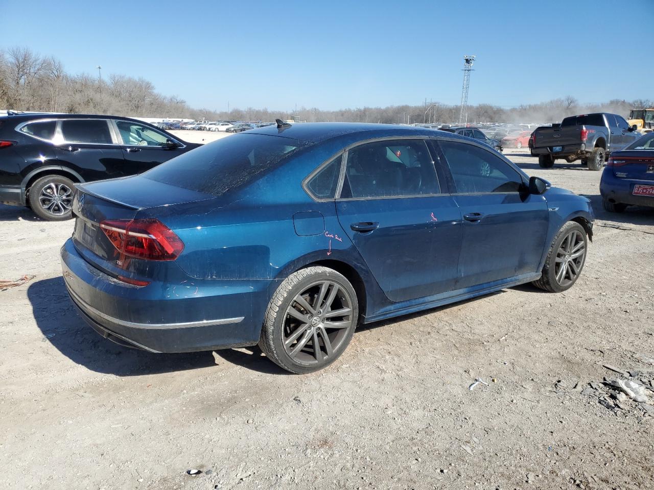 2018 Volkswagen Passat - Image 3