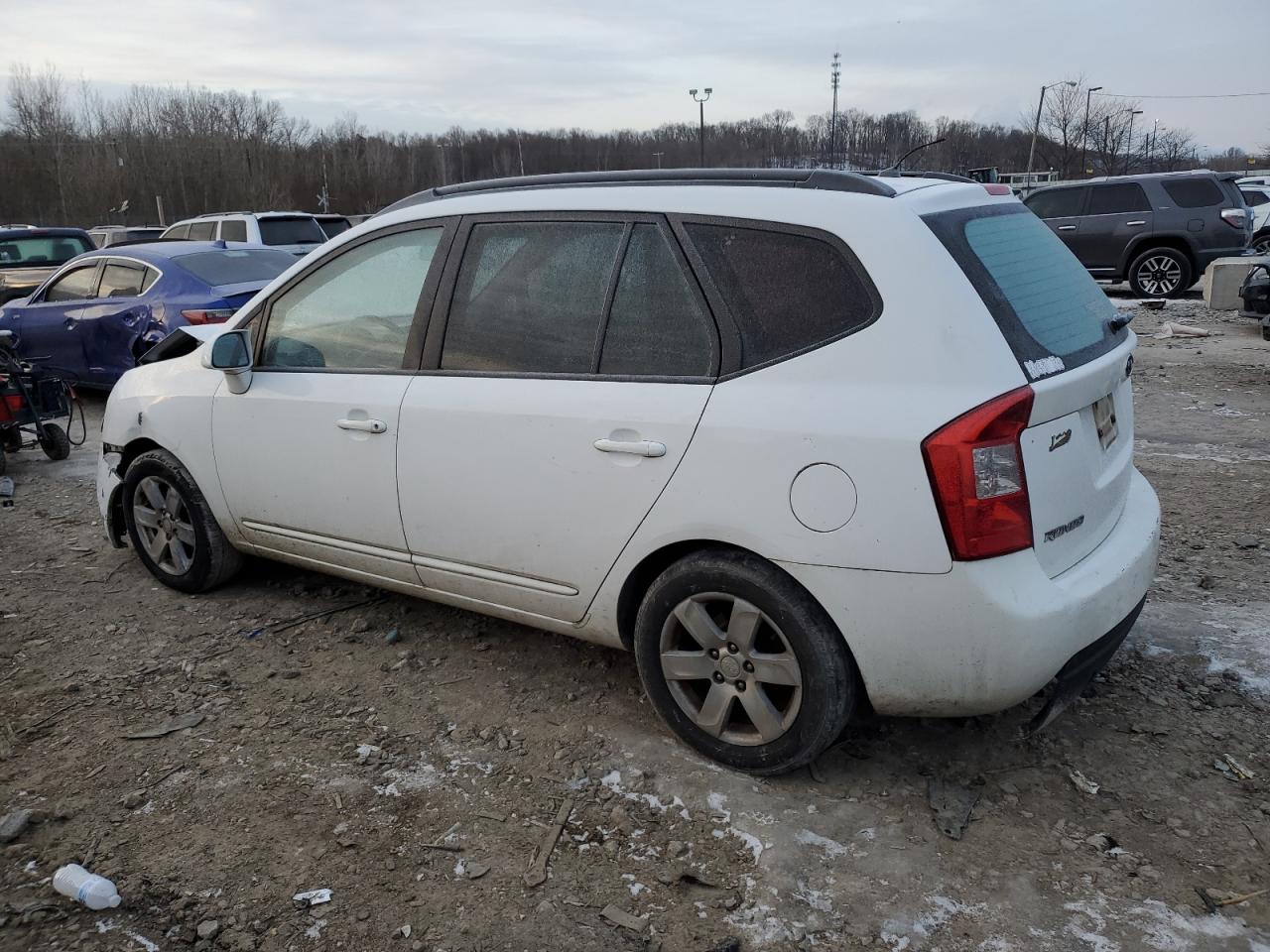 2008 Kia Rondo - Image 2