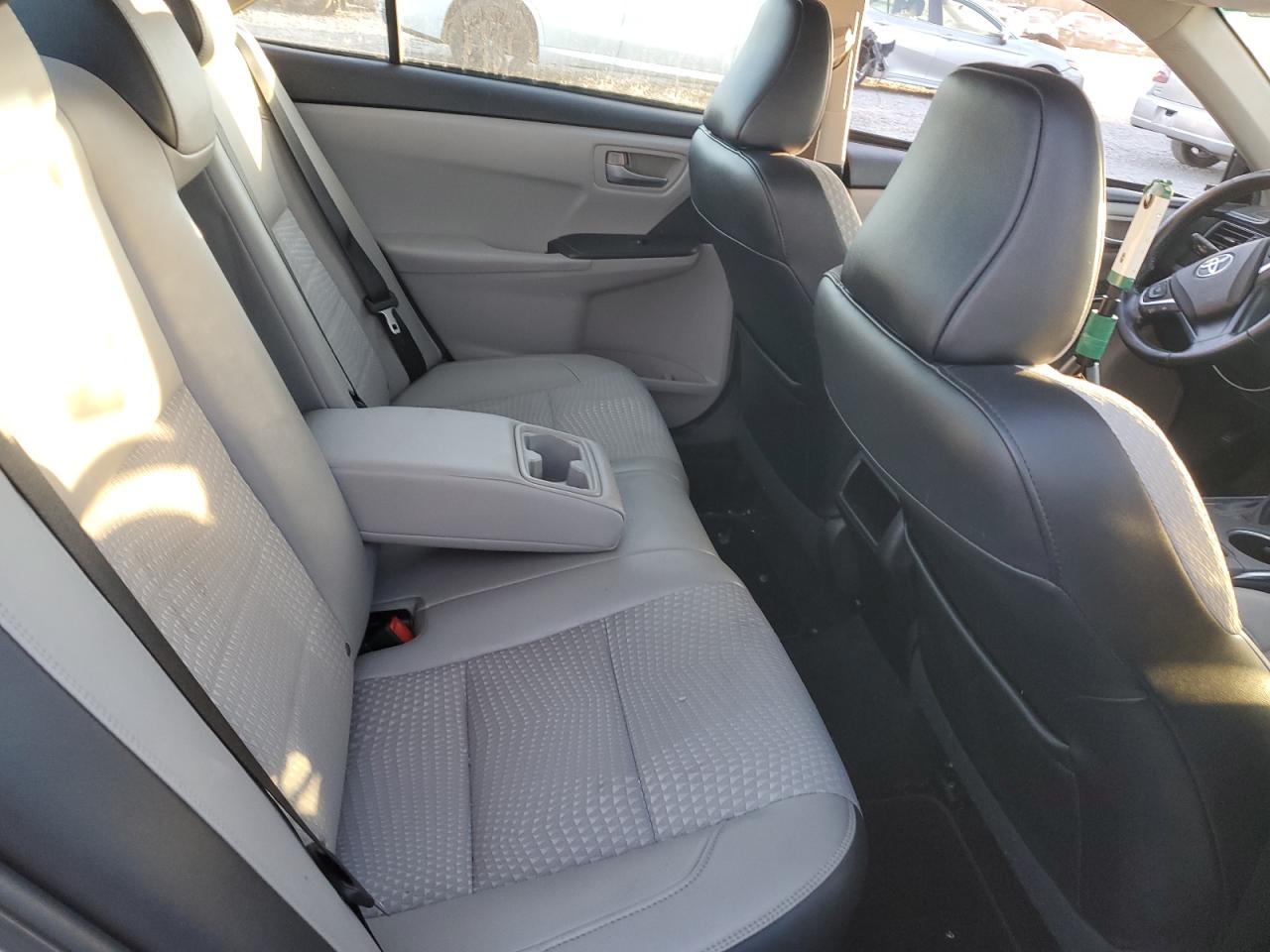 2015 Toyota Camry - Image 11
