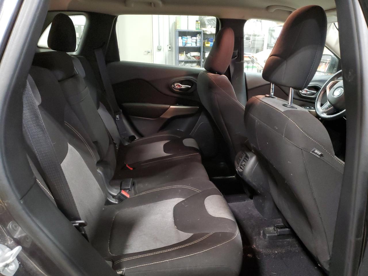 2018 Jeep Grand Cherokee - Image 10