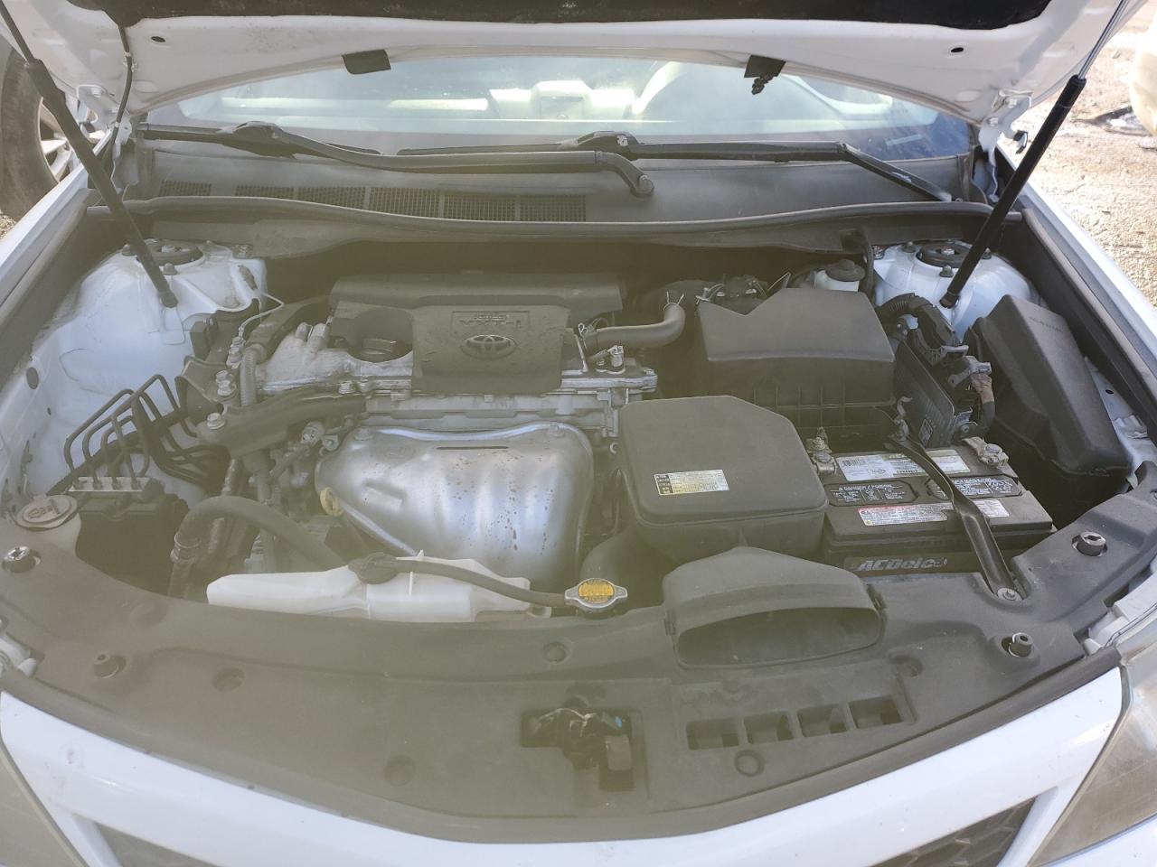 2014 Toyota Camry - Image 12