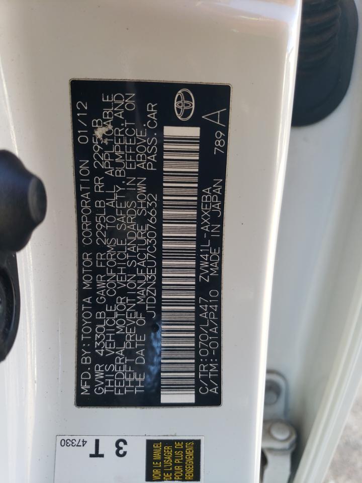 2012 Toyota Prius - Image 15