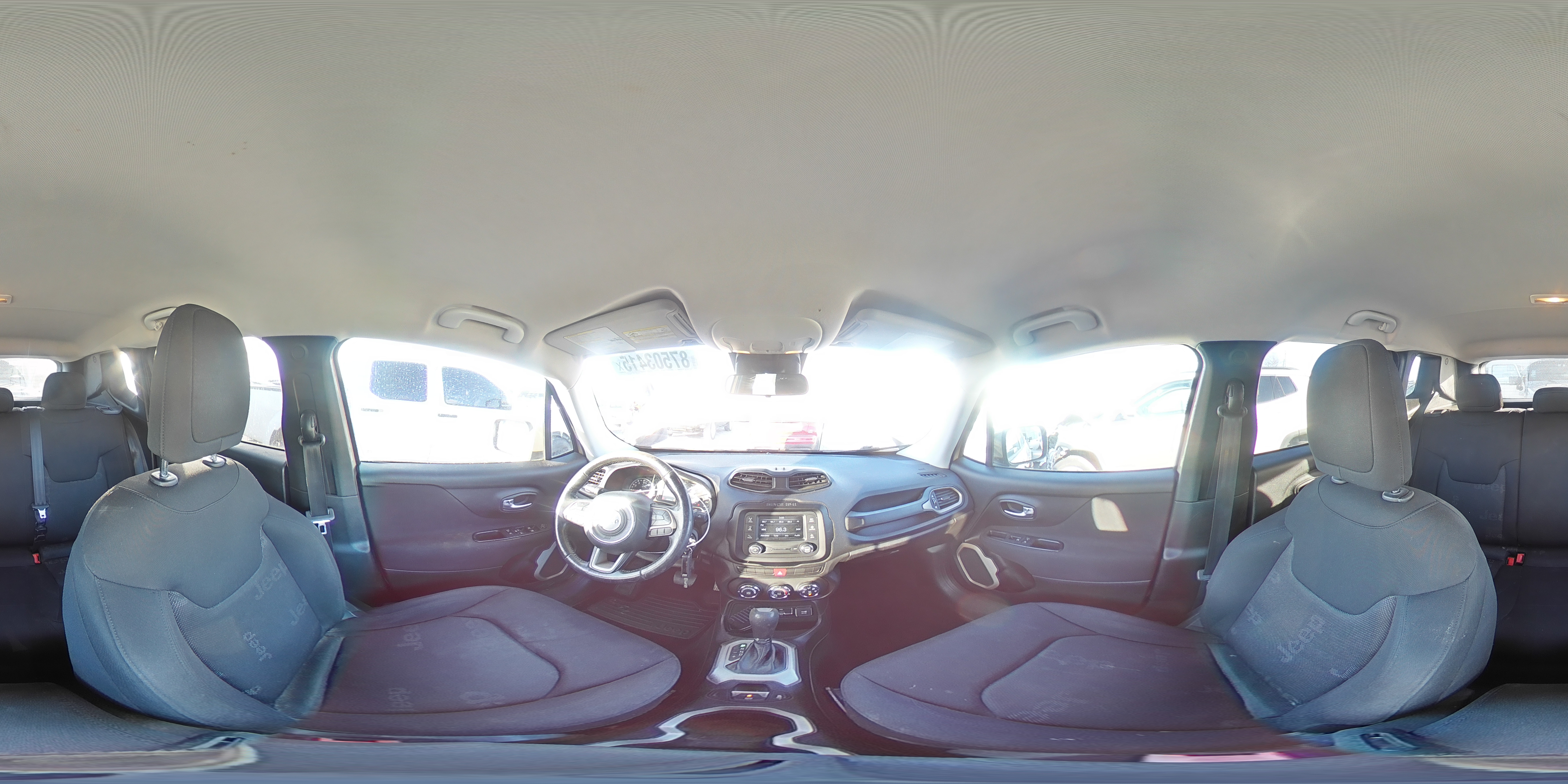 2015 Jeep Renegade - Image 16