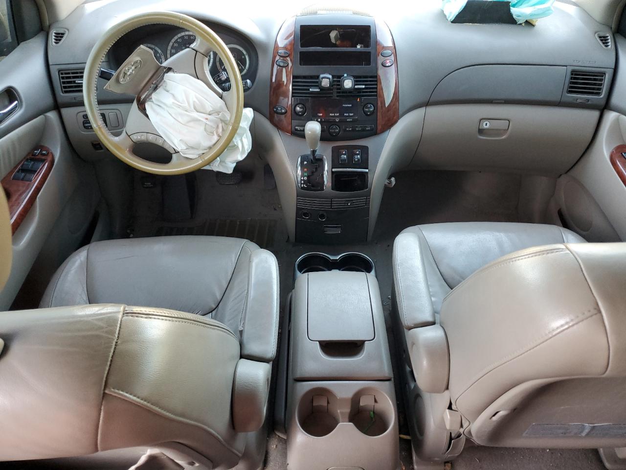 2004 Toyota Sienna - Image 8