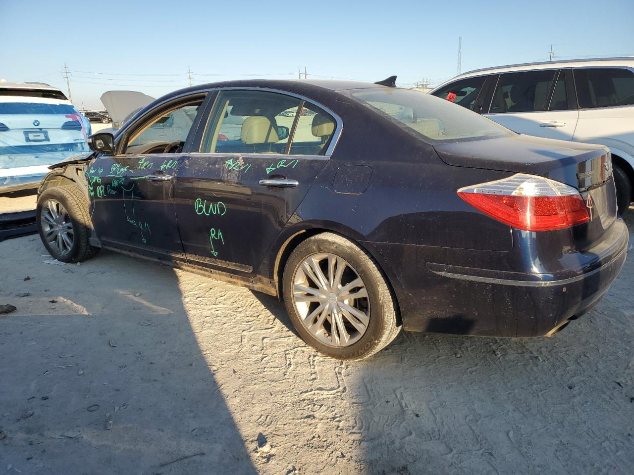 2011 Hyundai Genesis - Image 2