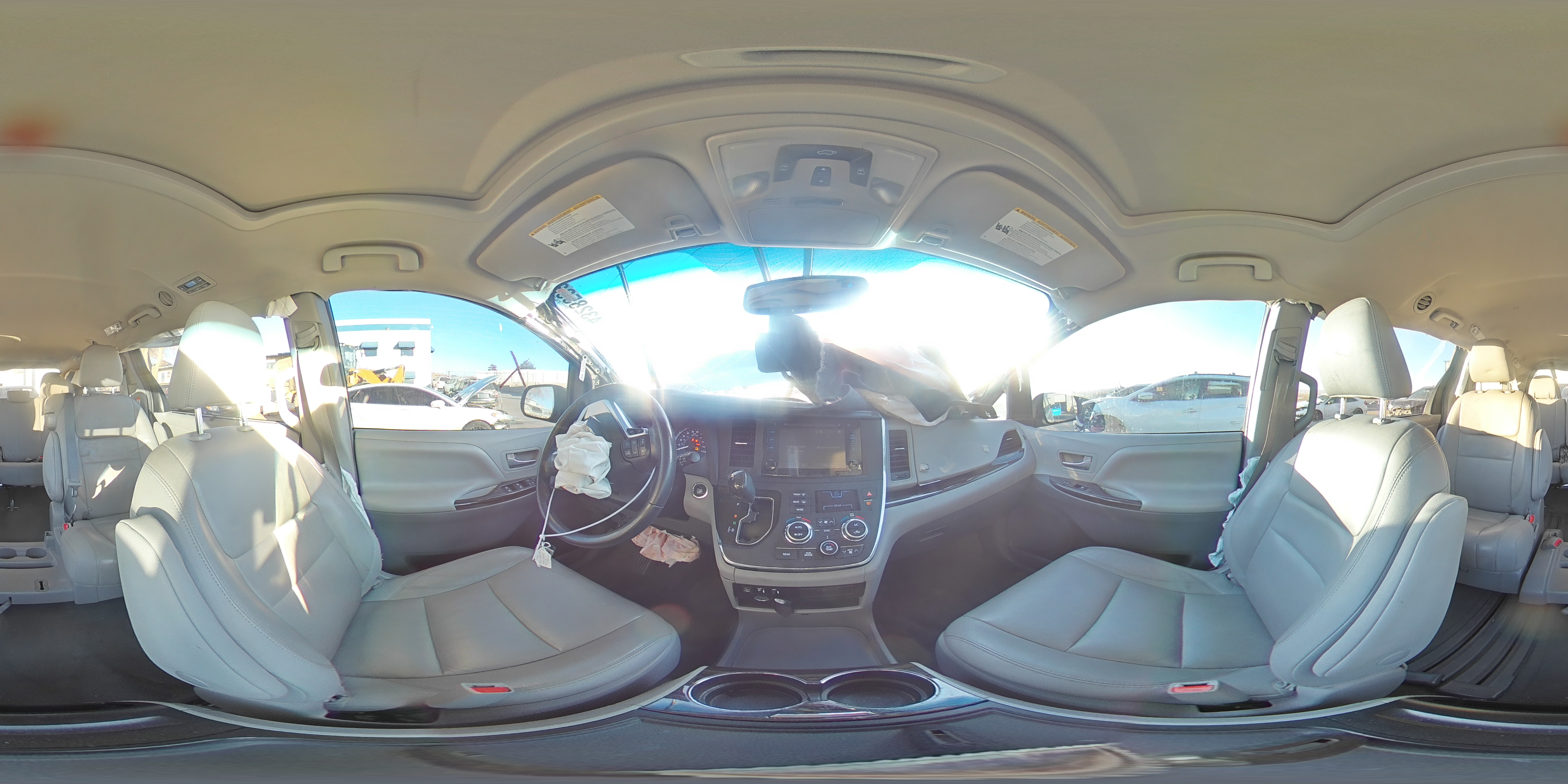 2015 Toyota Sienna - Image 13