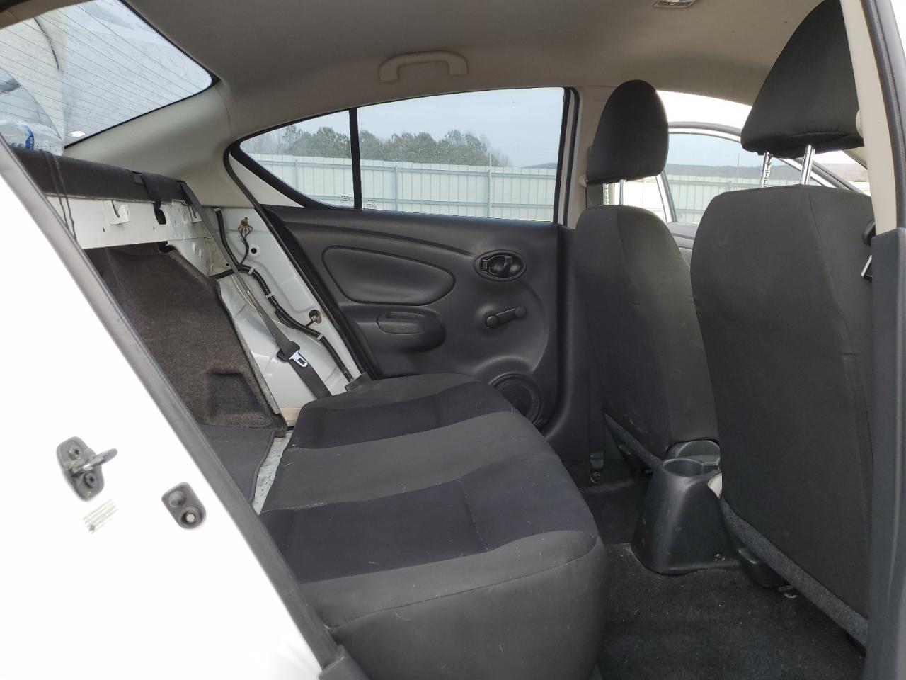 2018 Nissan Versa - Image 10