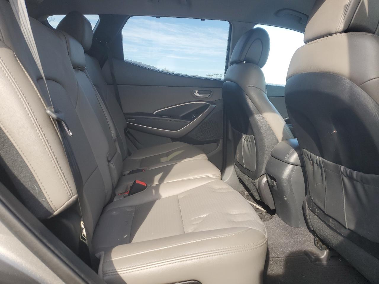 2015 Hyundai Santa Fe - Image 11