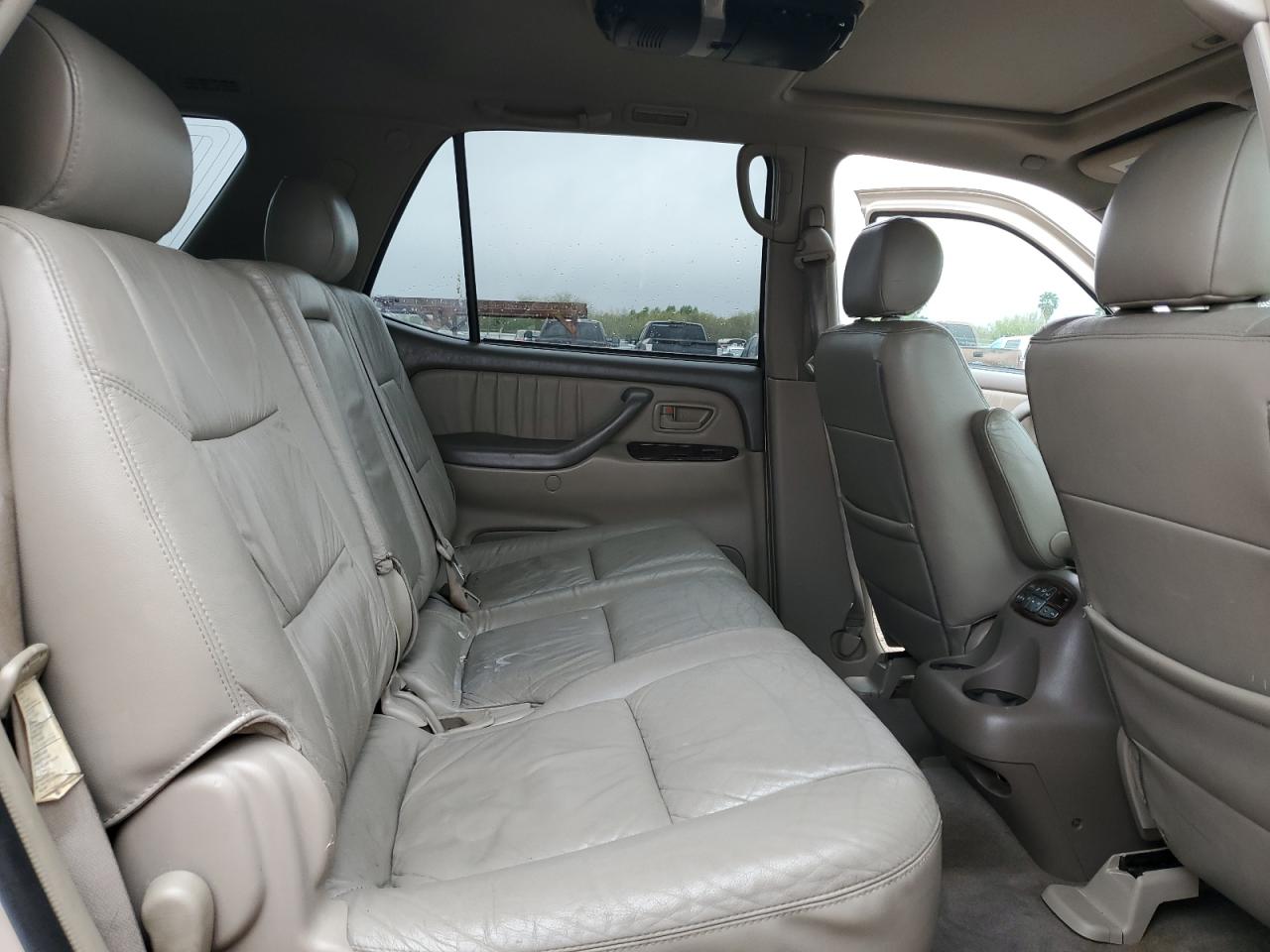 2005 Toyota Sequoia - Image 11