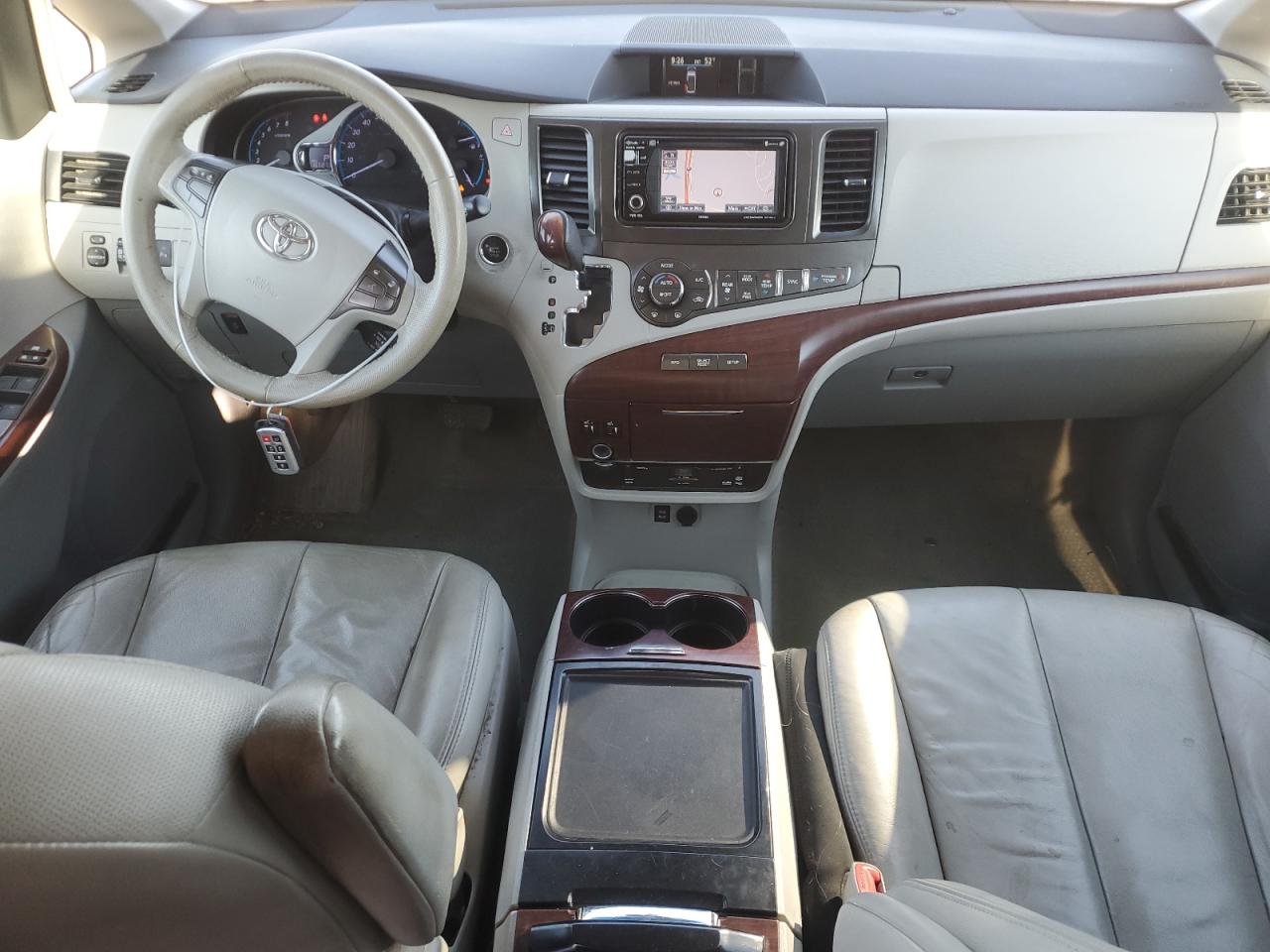 2013 Toyota Sienna - Image 8