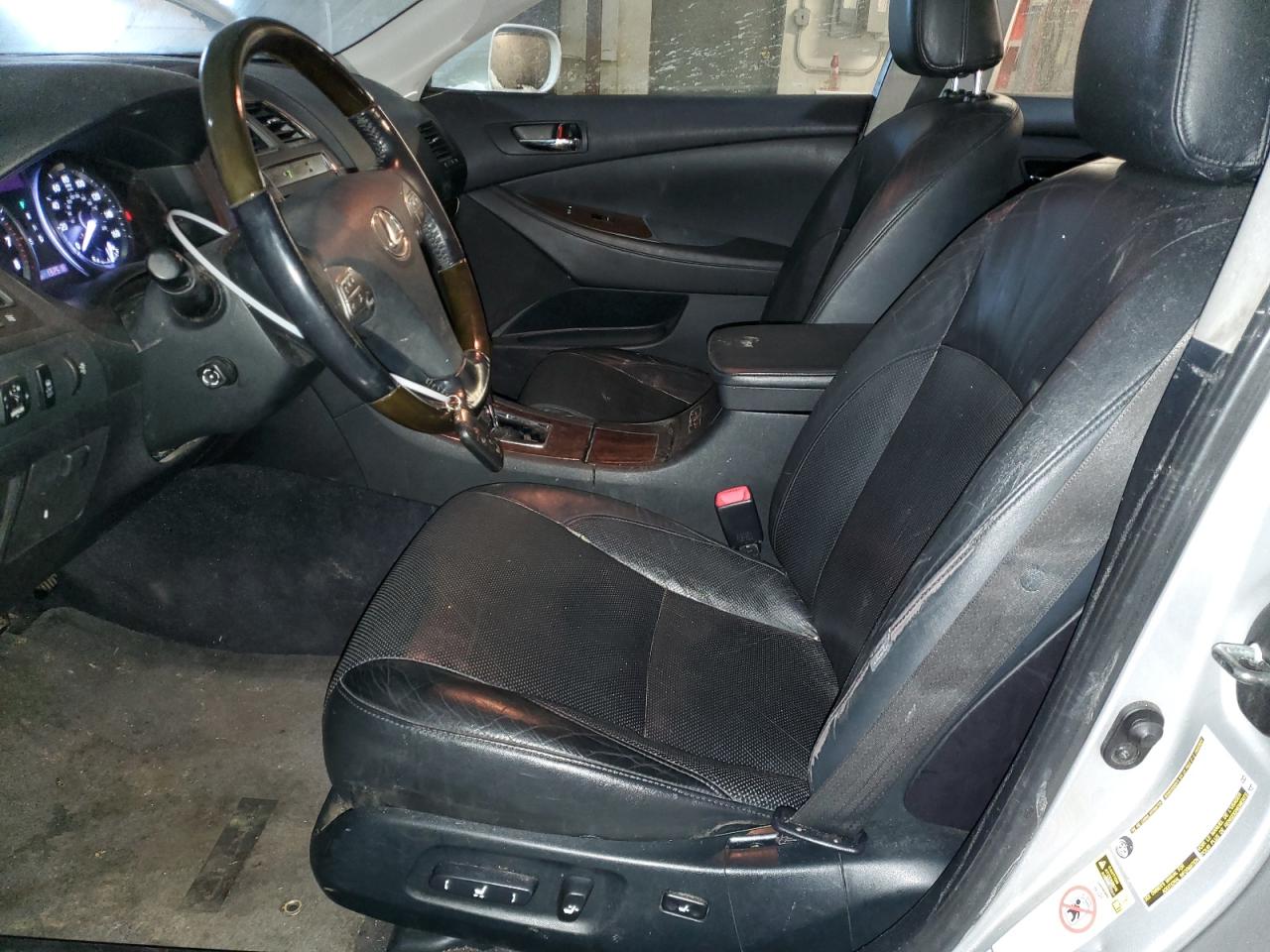 2010 Lexus ES - Image 7
