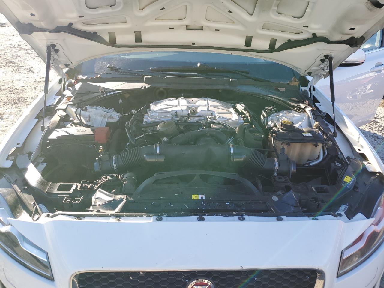 2017 Jaguar XF - Image 11