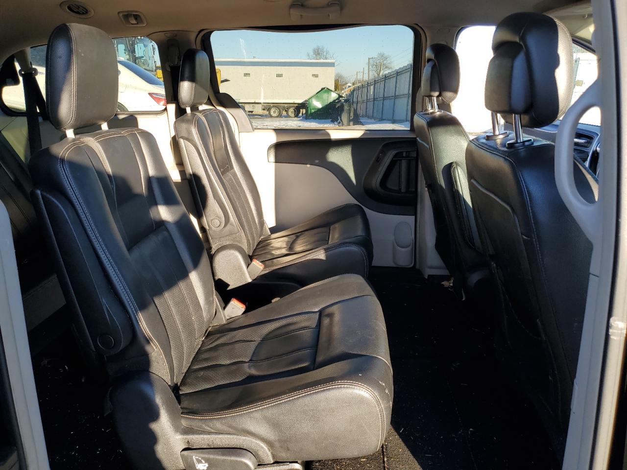 2012 Chrysler Town & Country - Image 12