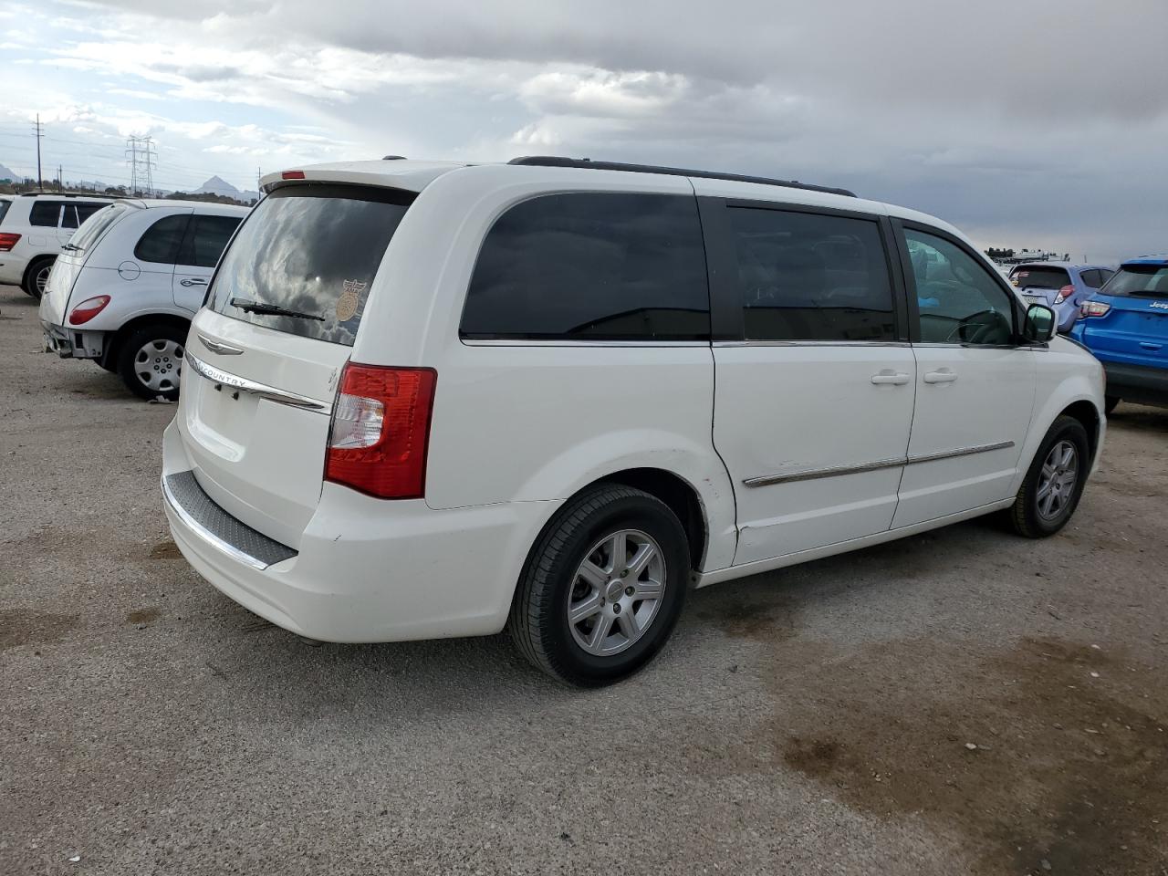 2013 Chrysler Town & Country - Image 3