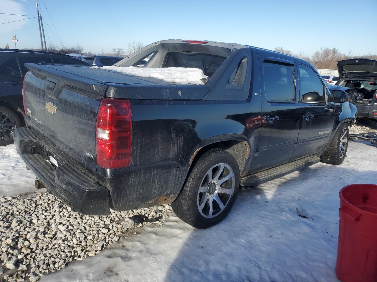 2010 Chevrolet Avalanche - Image 3
