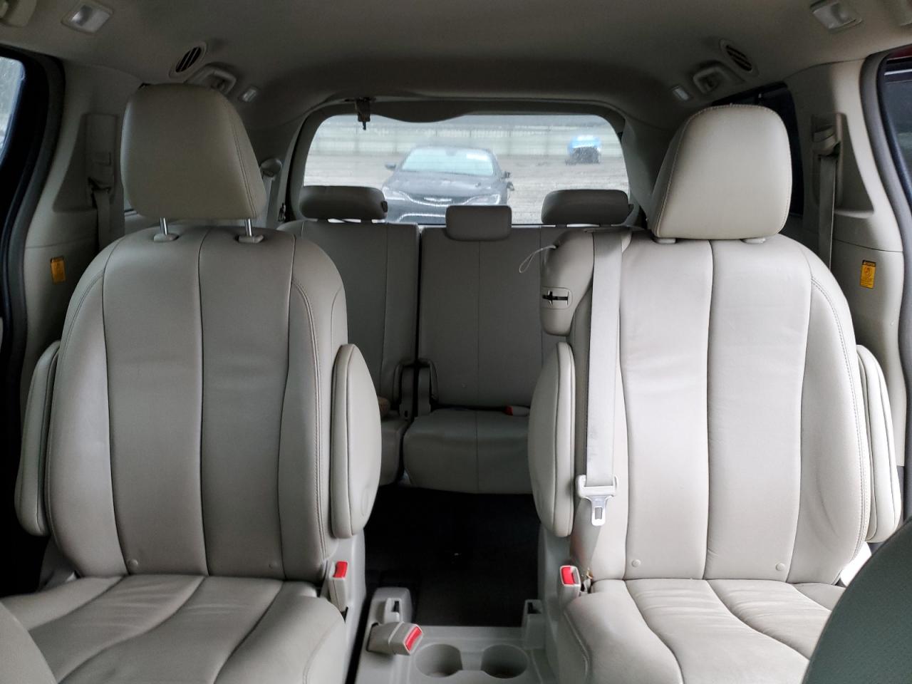 2012 Nissan Sentra - Image 10