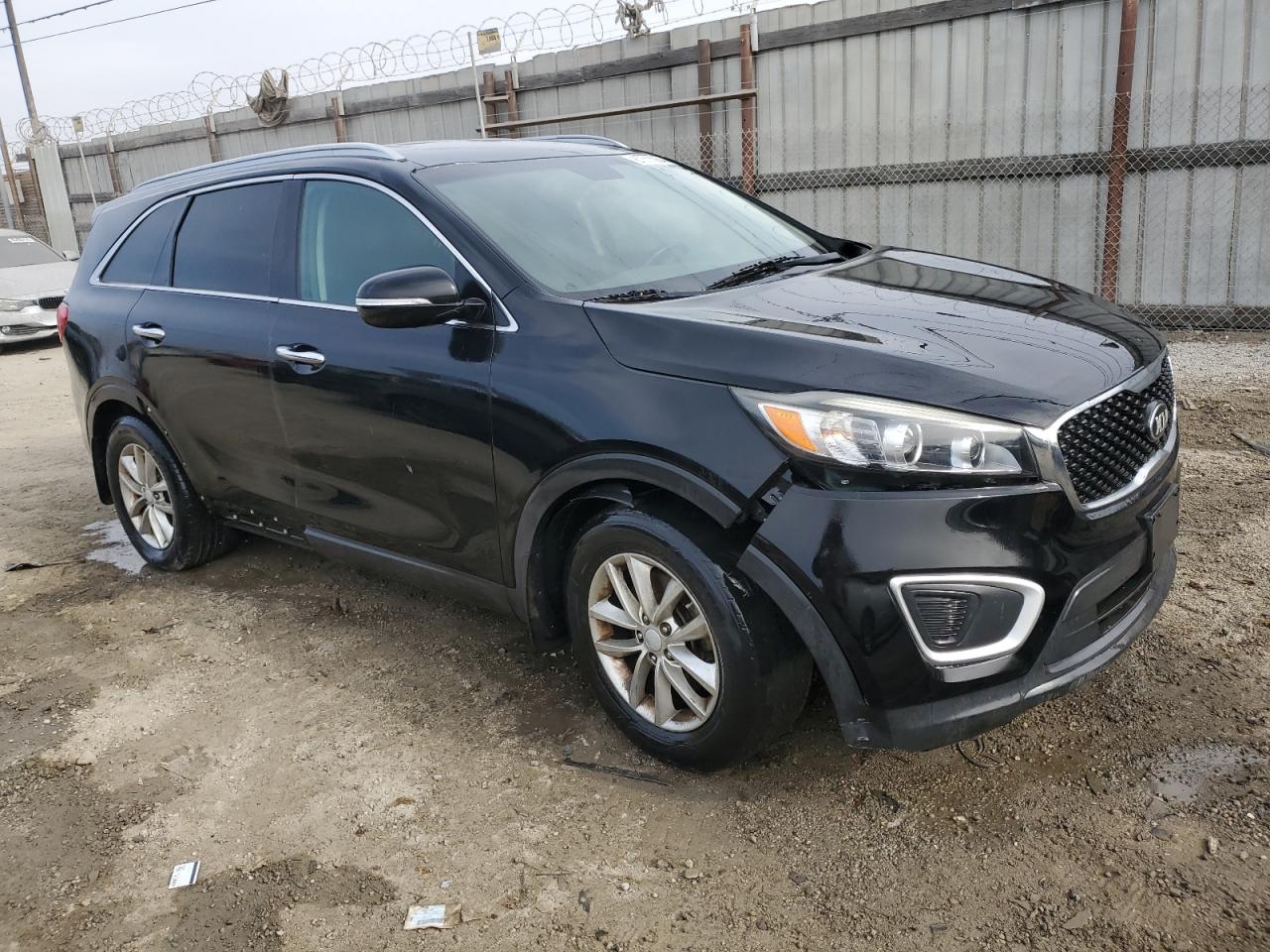 VIN 5XYPG4A36GG158244 2016 KIA SORENTO no.4