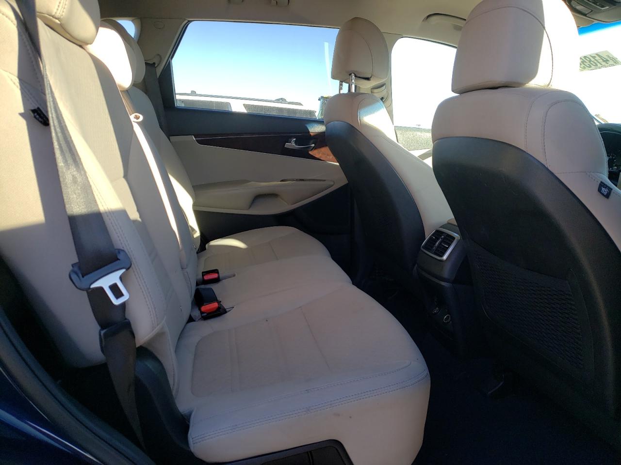 2017 Kia Sorento - Image 11