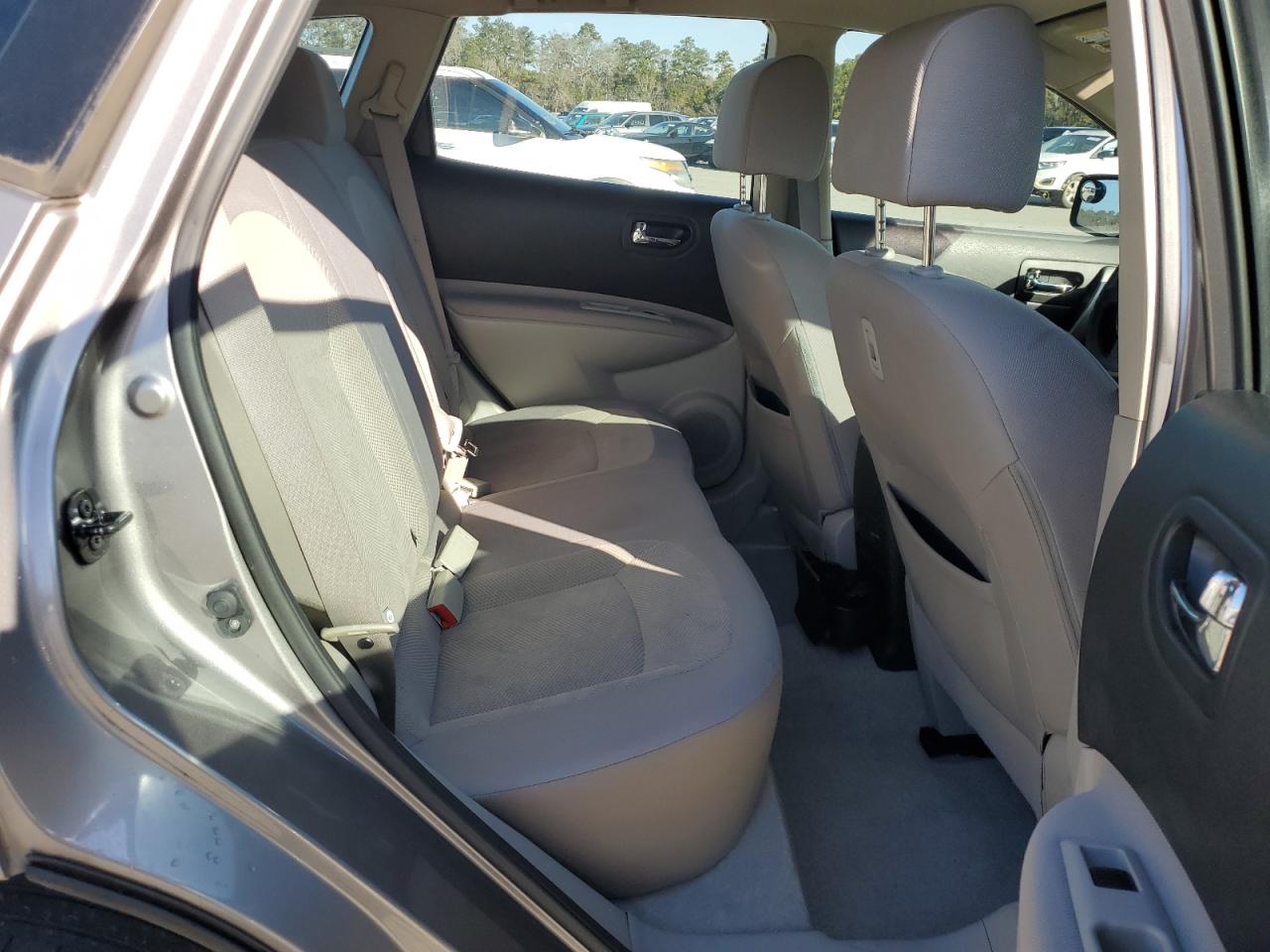 2015 Nissan Rogue - Image 11