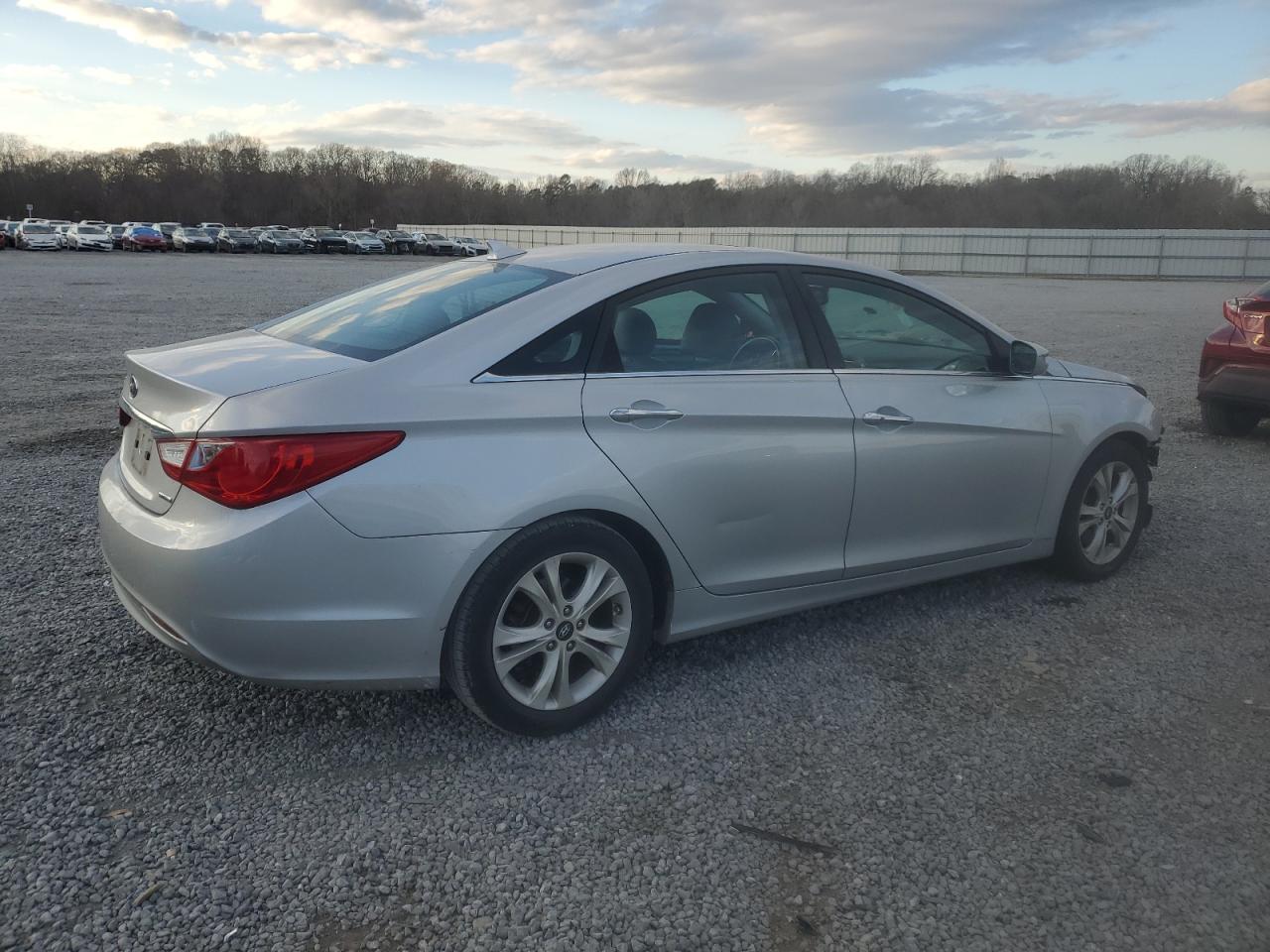 2011 Hyundai Sonata - Image 3