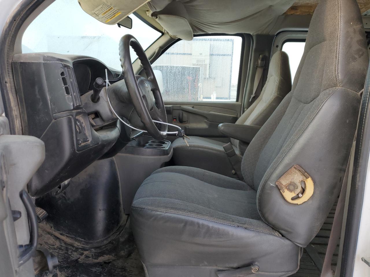 2005 Chevrolet Express - Image 7