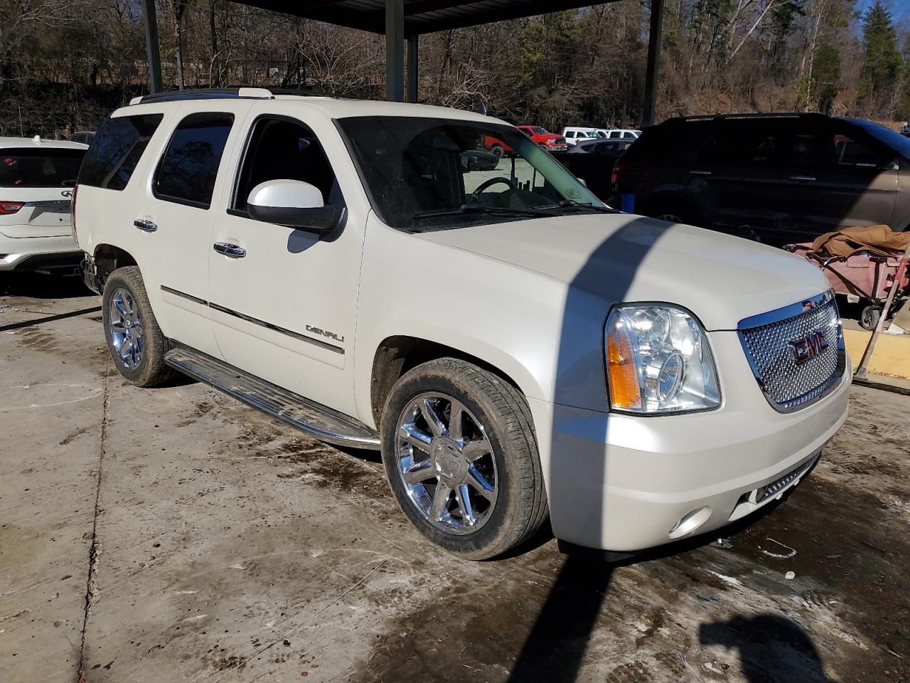 2014 GMC Yukon - Image 4