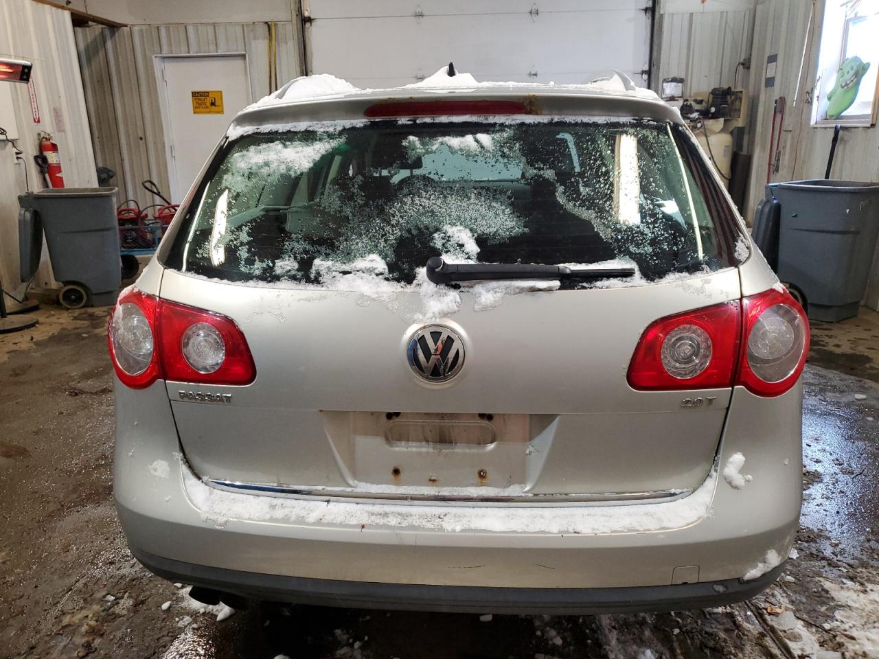 2010 Volkswagen Passat - Image 6