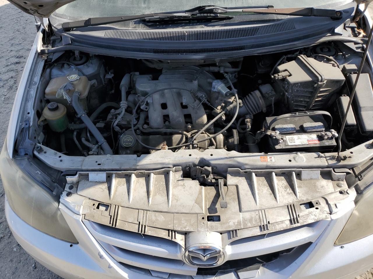 2004 Mazda MPV - Image 12