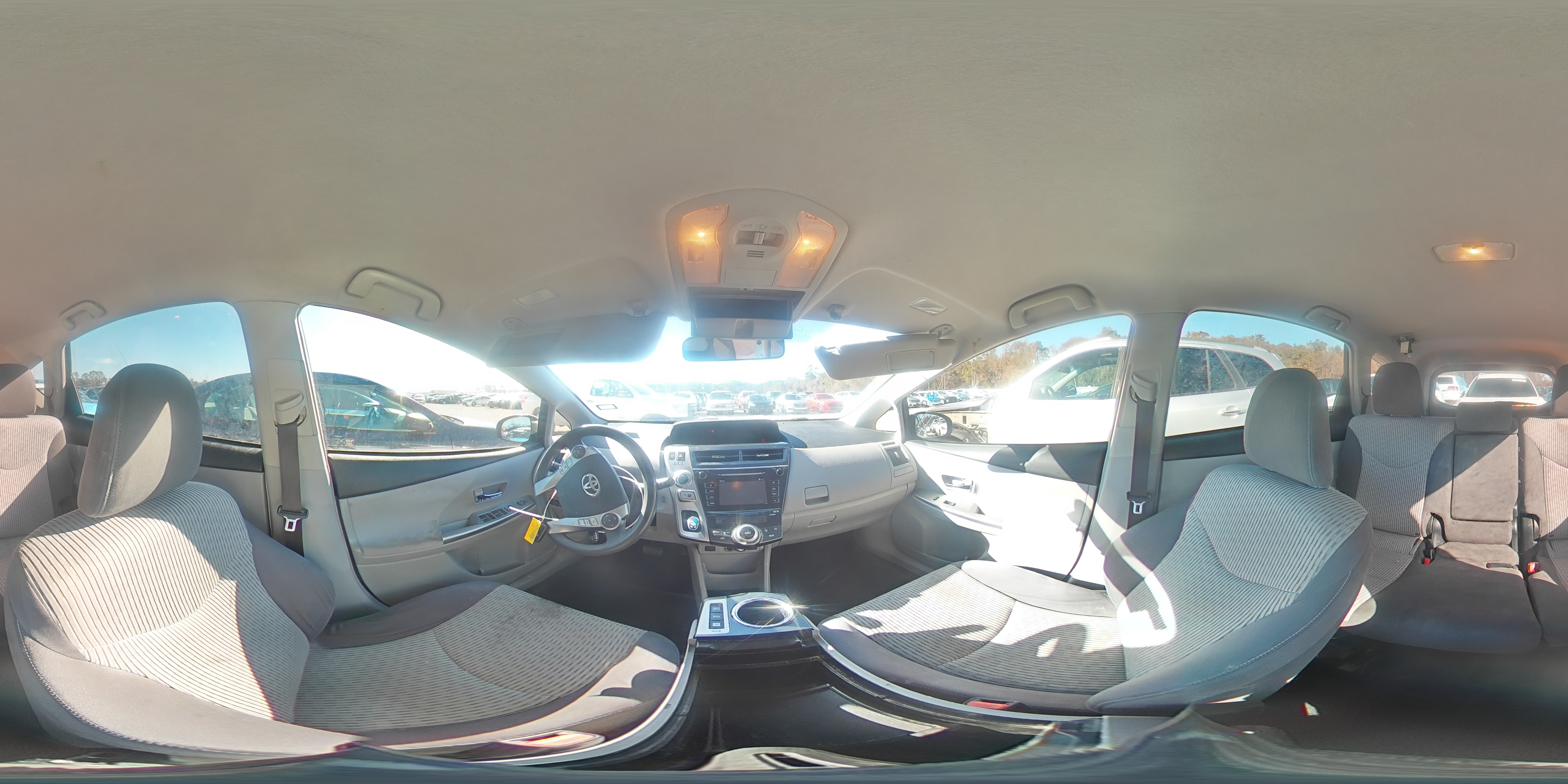 2015 Toyota Prius - Image 12