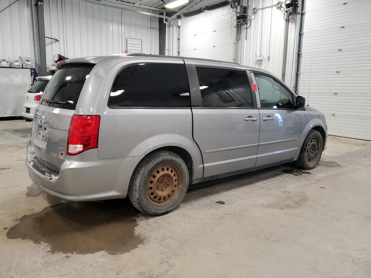 2015 Dodge Caravan - Image 3