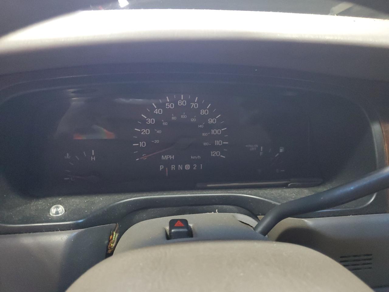 1999 Lincoln Town Car Signature VIN: 1LNFM82W9XY600361 Lot: 87359164