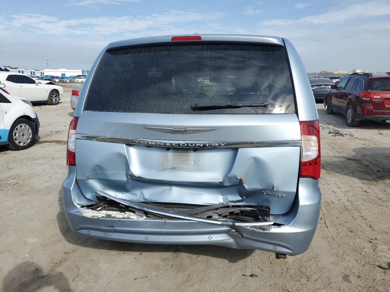 2013 Chrysler Town & Country - Image 6