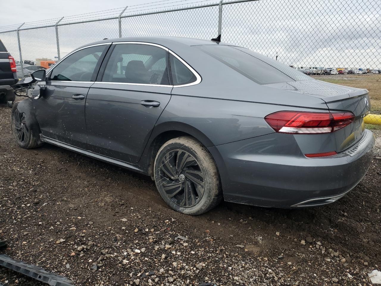 2020 Volkswagen Passat - Image 2