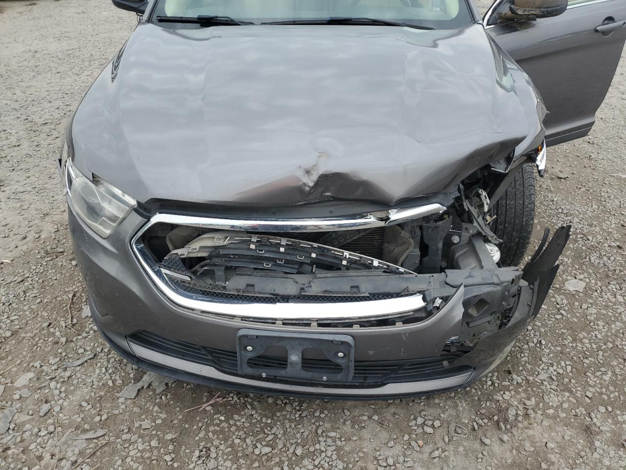 2014 Ford Taurus - Image 13