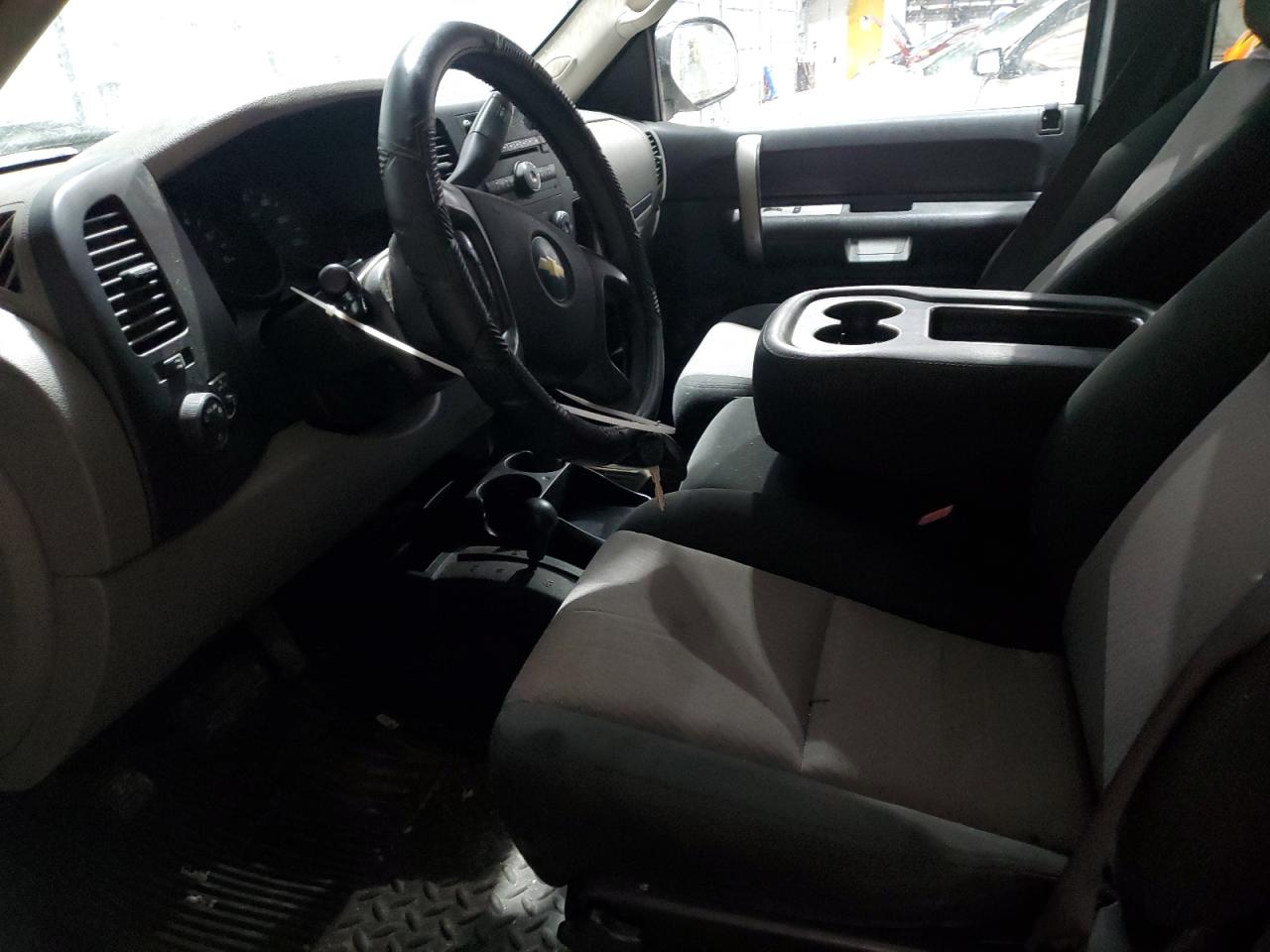 2009 Chevrolet Silverado - Image 8