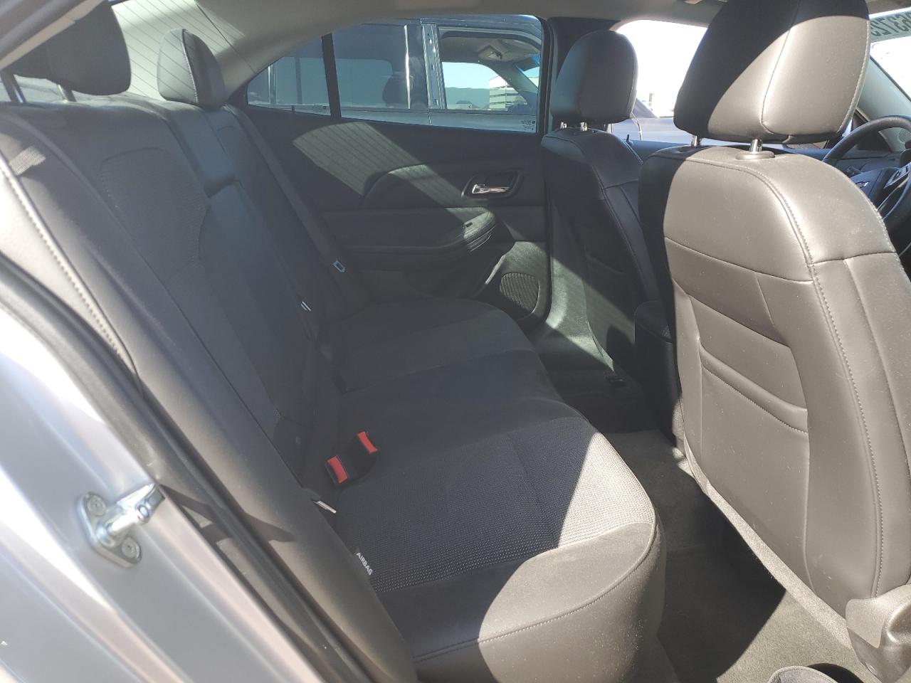 2016 Chevrolet Malibu - Image 10
