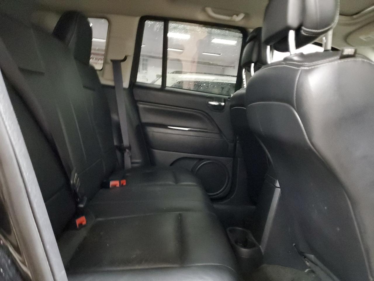 2016 Jeep Compass - Image 11
