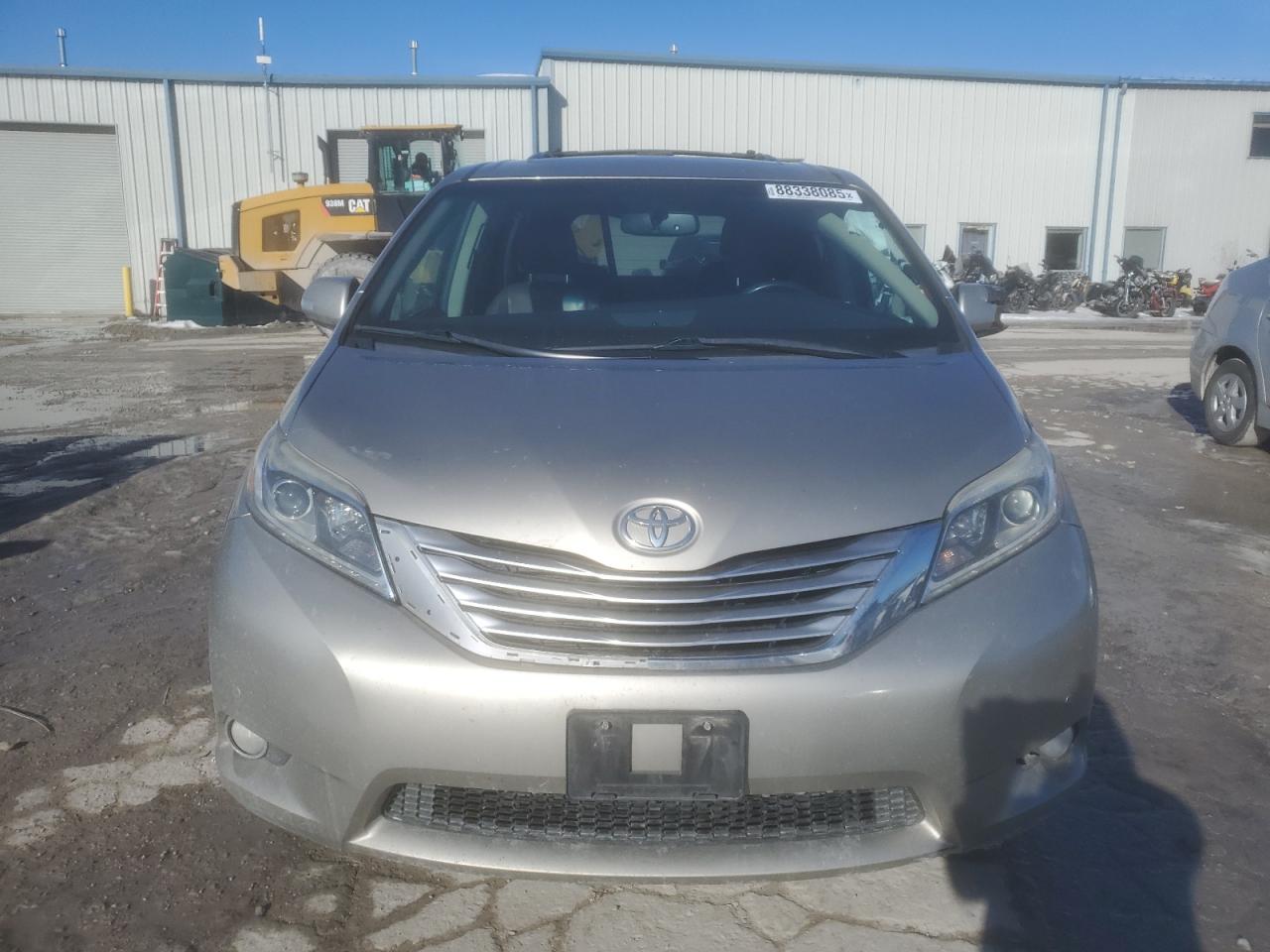 2017 Toyota Sienna - Image 5