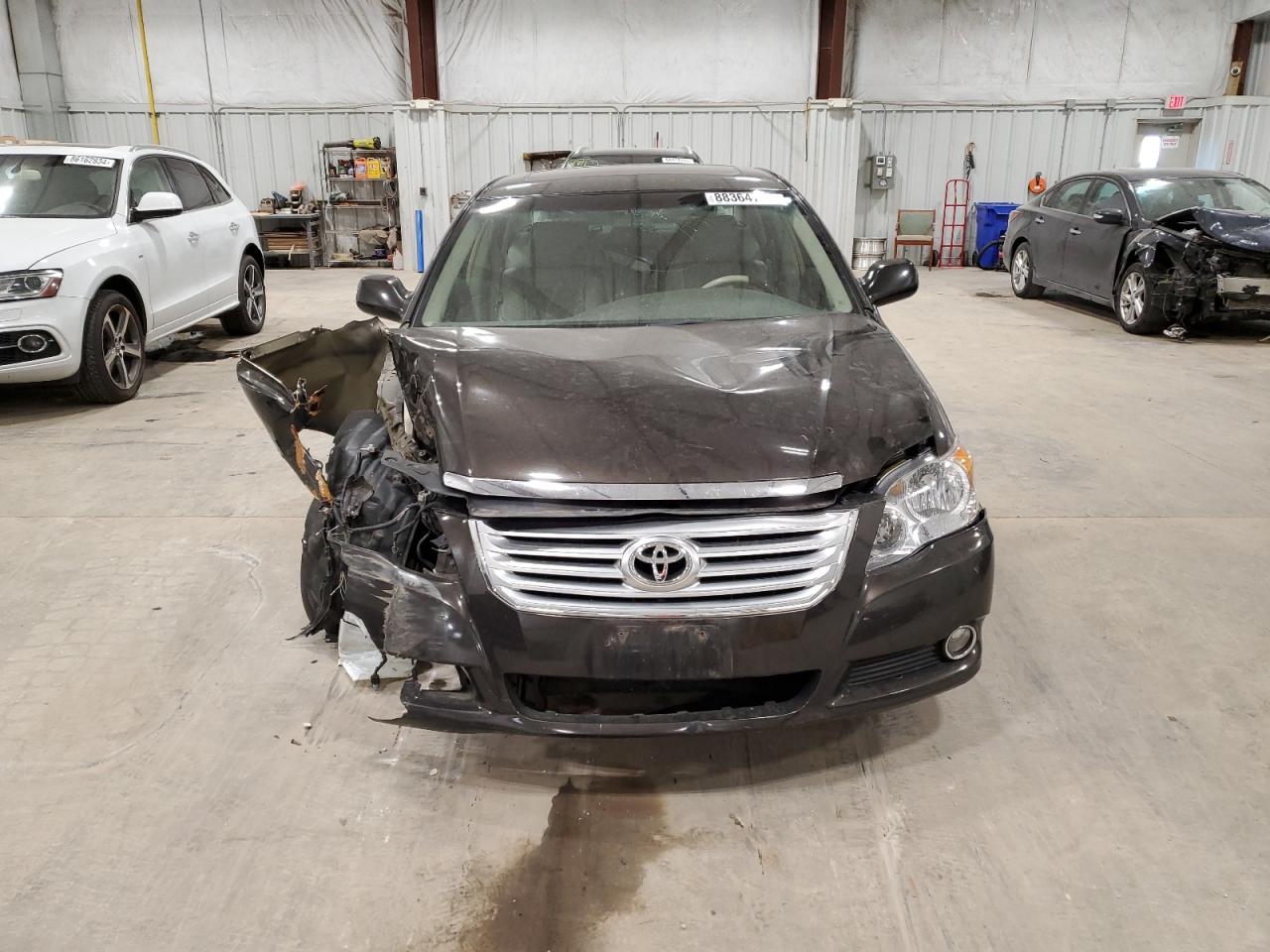 2010 Toyota Avalon - Image 5