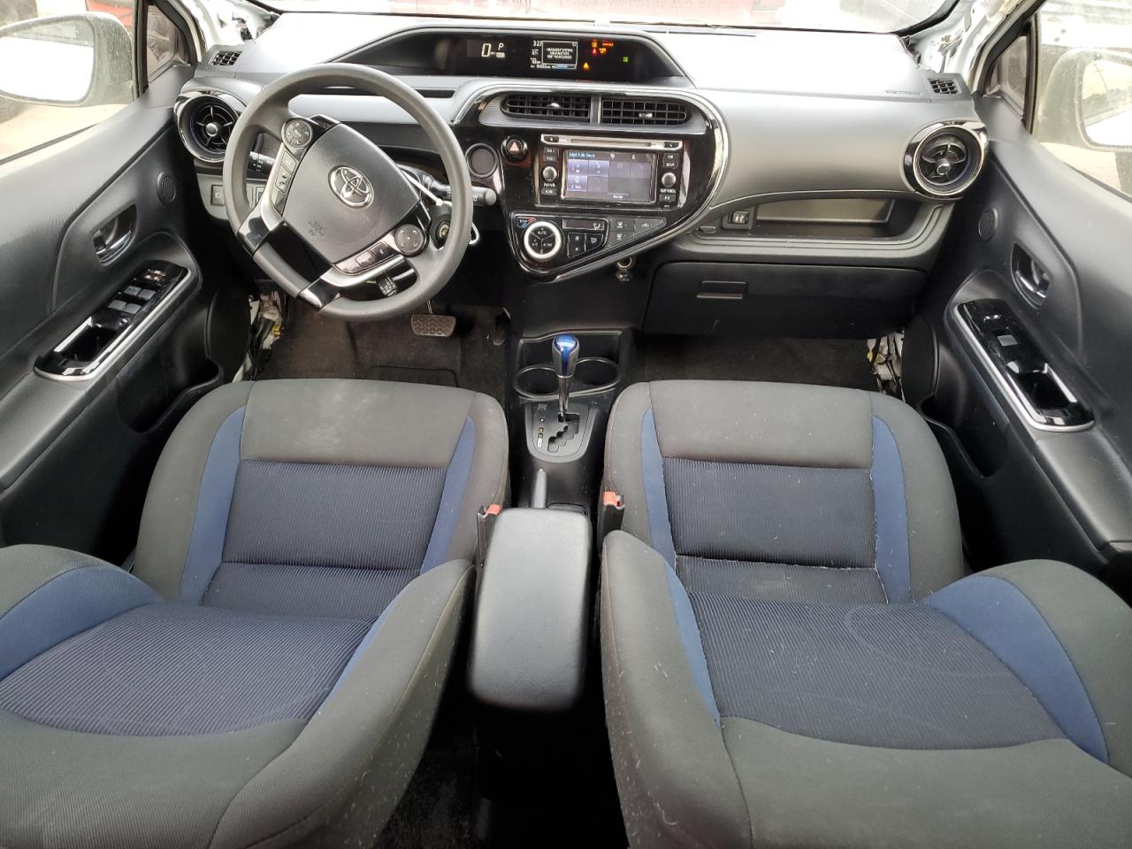 2018 Toyota Prius - Image 8