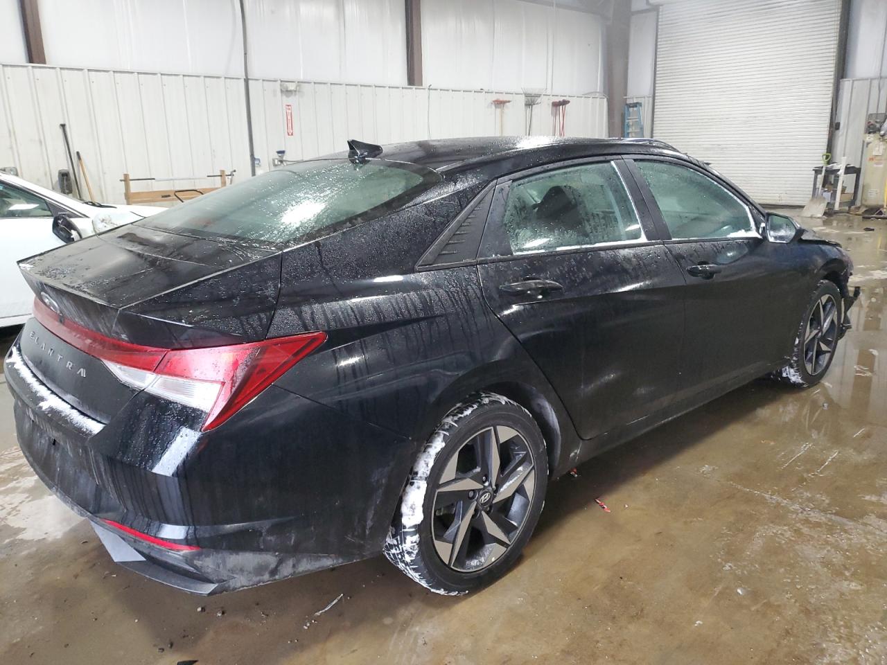 2023 Hyundai Elantra - Image 3