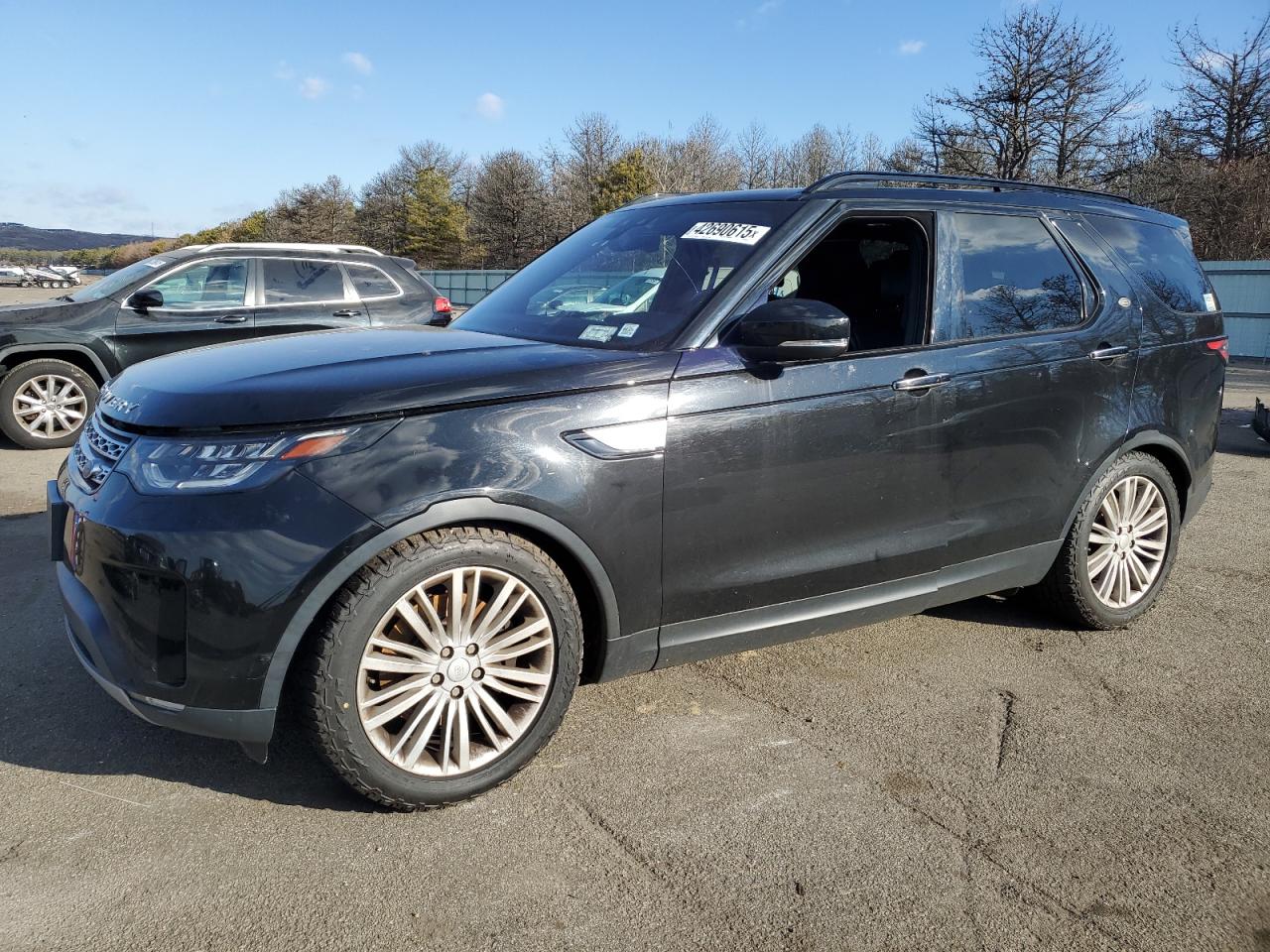 2017 Land Rover Discovery - Image 1