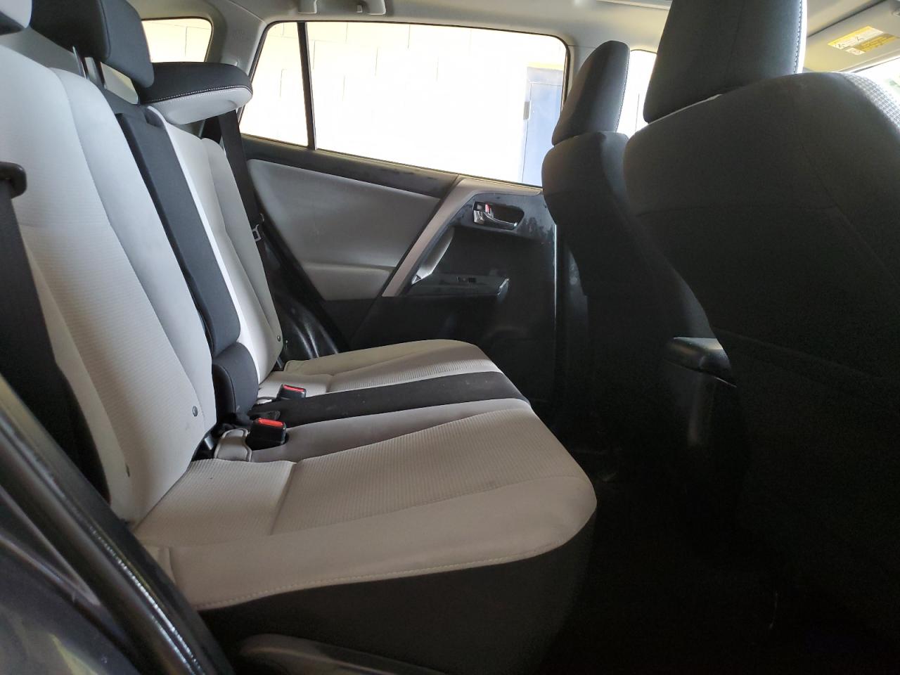 2018 Toyota RAV 4 - Image 11