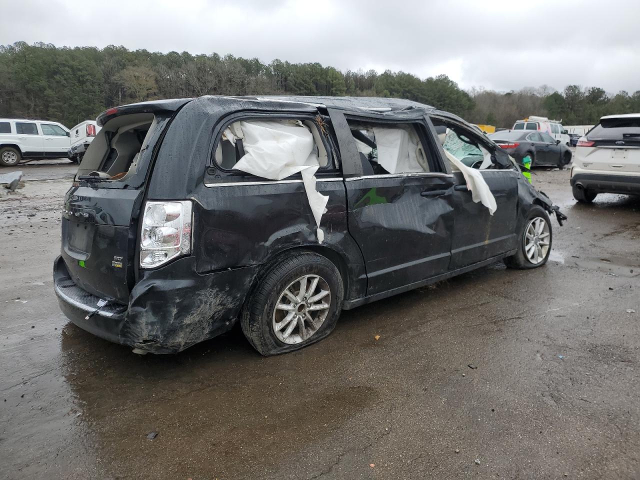 2019 Dodge Caravan - Image 3