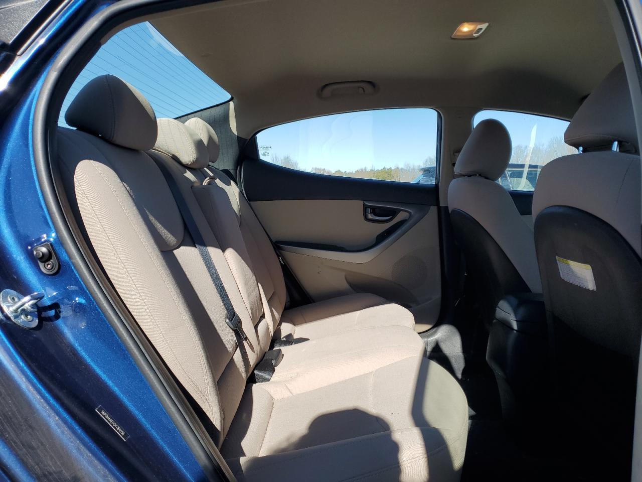 2016 Hyundai Elantra - Image 10